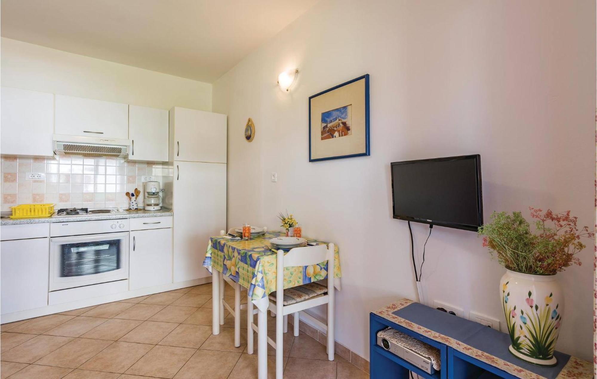 1 Bedroom Lovely Apartment In Rovinj Exteriér fotografie